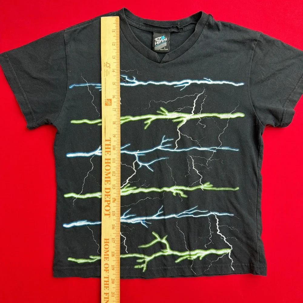 VTG Style Top Heavy Kids Lightning Bolt Graphic T-Shirt Black V-Neck Size Medium